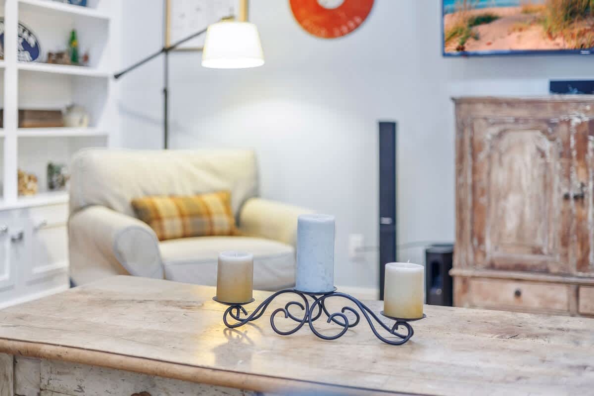 Thoughtful details that make evenings at Star Cottage feel effortless.