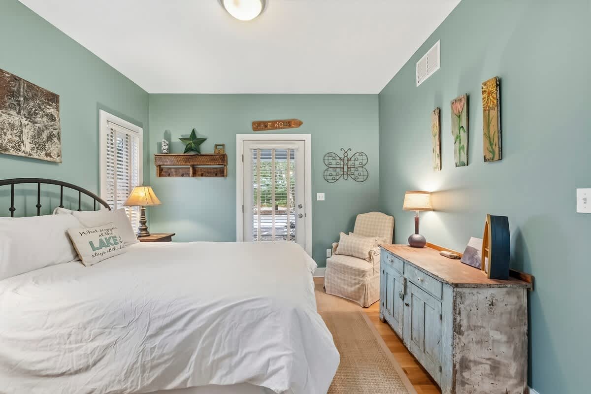 Bedroom 2 is on the main level | Queen size bed + access to the porch.