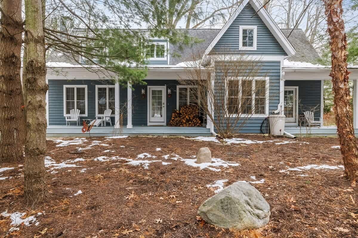 Star Cottage is an easy walk to Townline Beach.