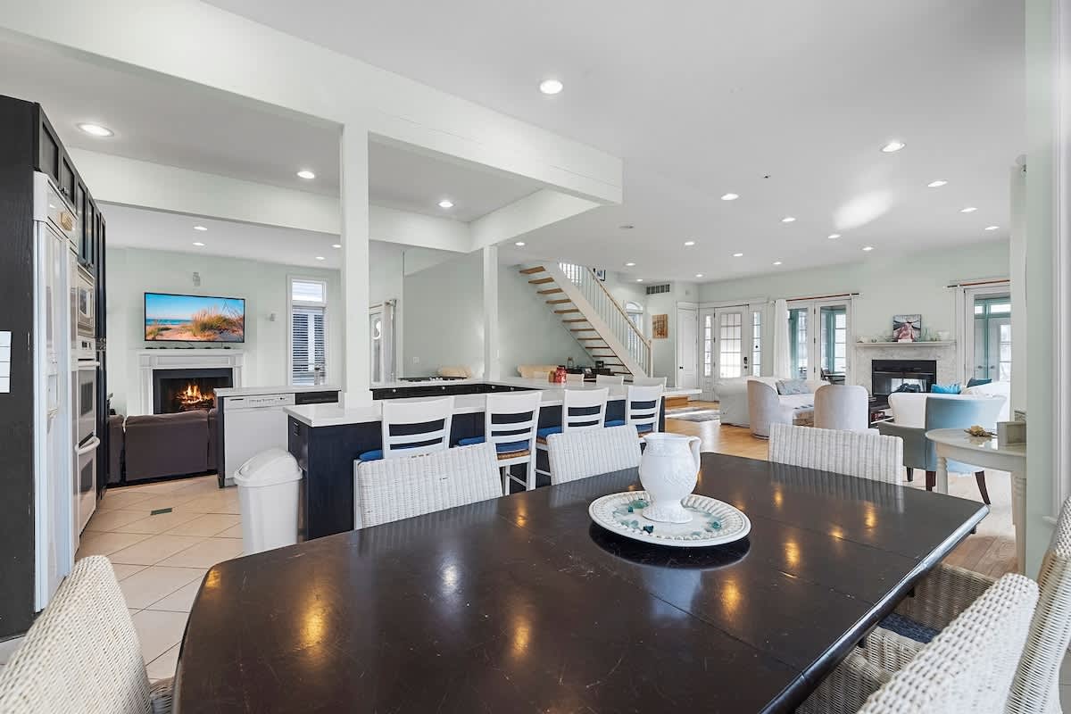 Enjoy shared meals with room to relax and host with ease.