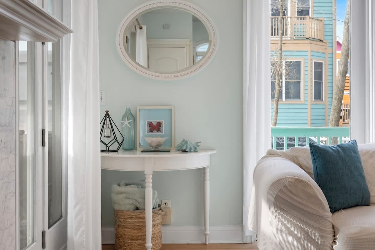 Sanctuary at Beachwalk is decorated with a timeless and classic esthetic.