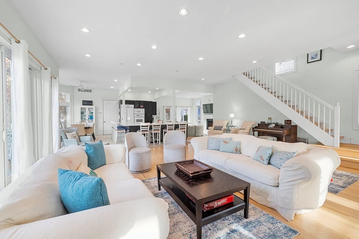 Come together with family and friends in our bright, open social spaces.