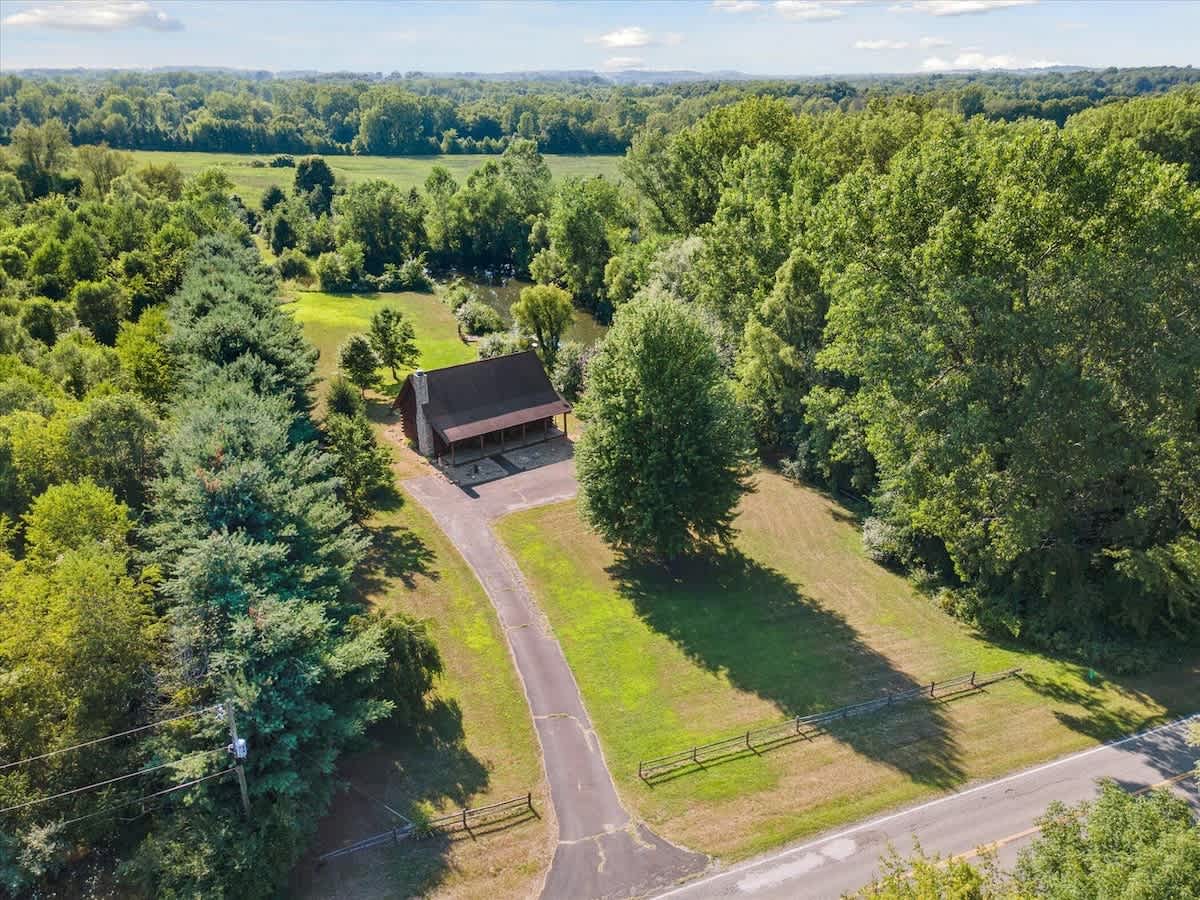 Space, privacy, and nature in every direction.