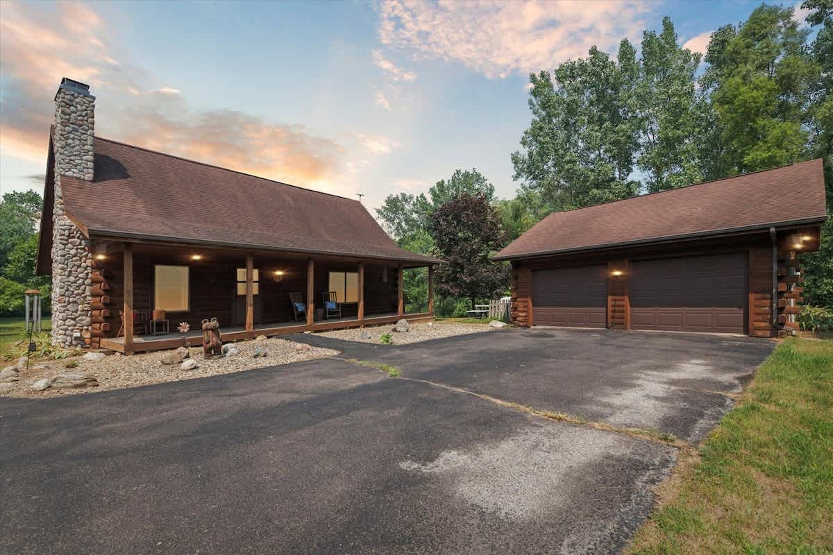 Welcome to County Line Cabin!