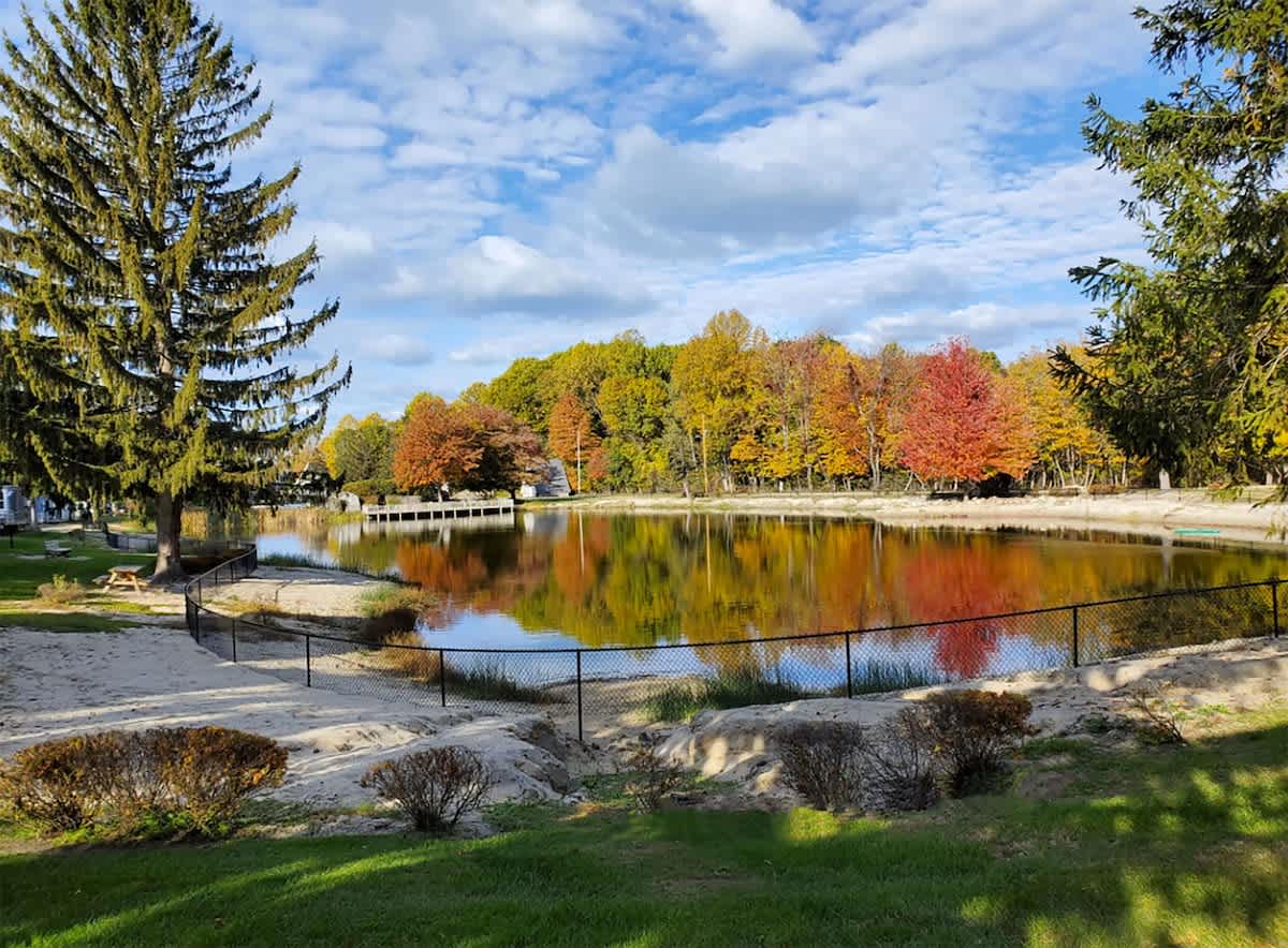 Relax by the water and soak in colorful autumn views during leaf season.