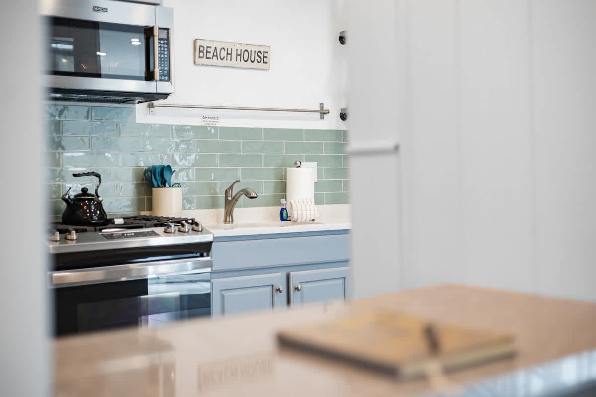 A bright corner ready for relaxed vacation cooking.