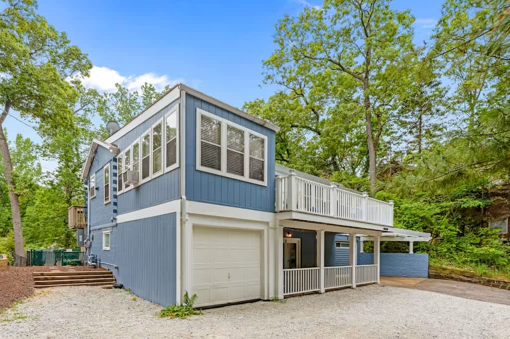 Your Lake Michigan getaway begins at Barefoot Cottage.