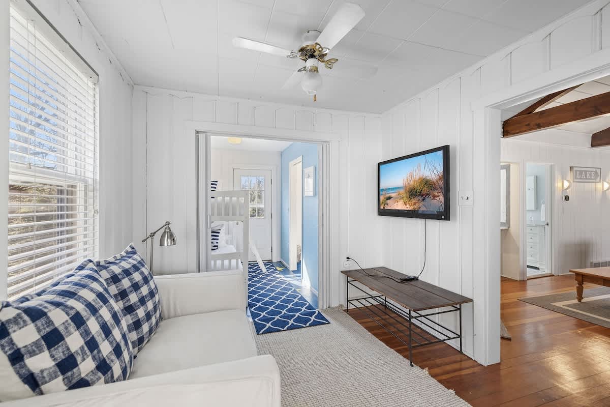 A bright family nook just steps from the kids’ bunk room.