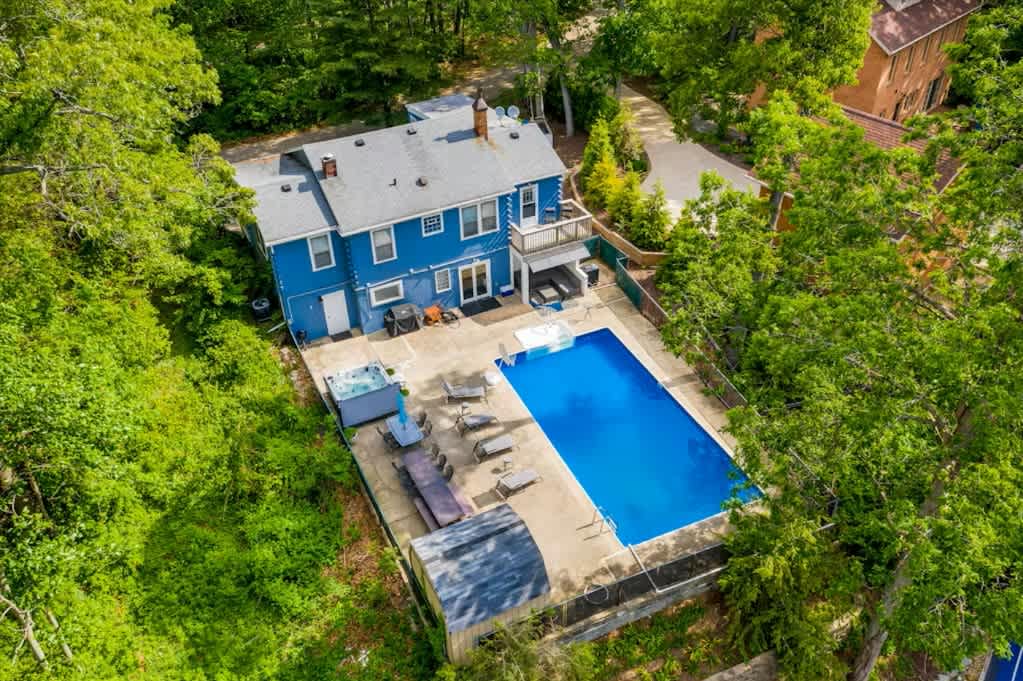 Featured Property Barefoot Cottage