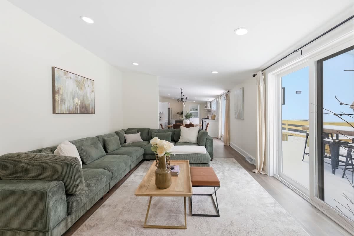 A comfortable space to lounge, chat, and linger a little longer.
