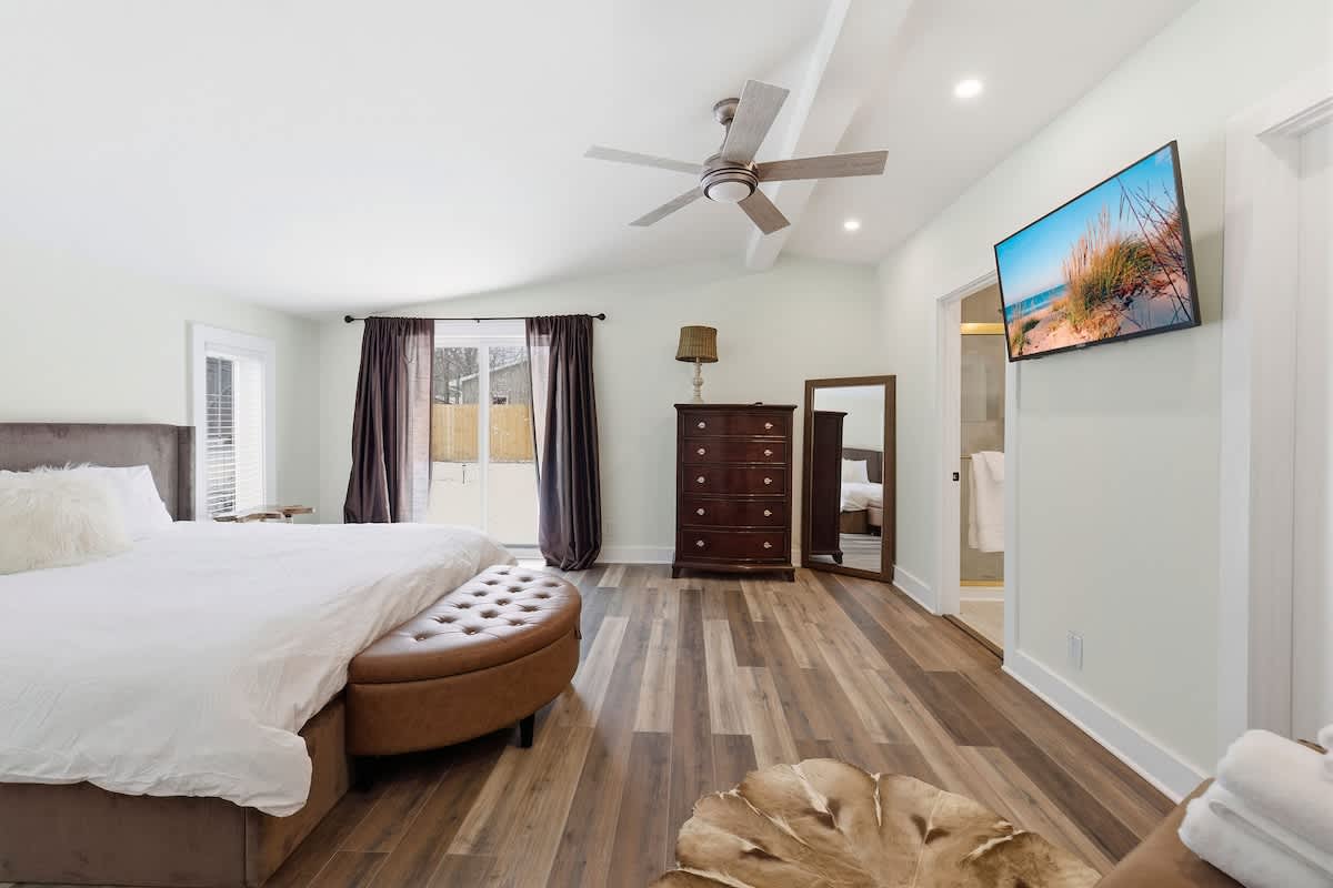 The signature suite has a California king bed.