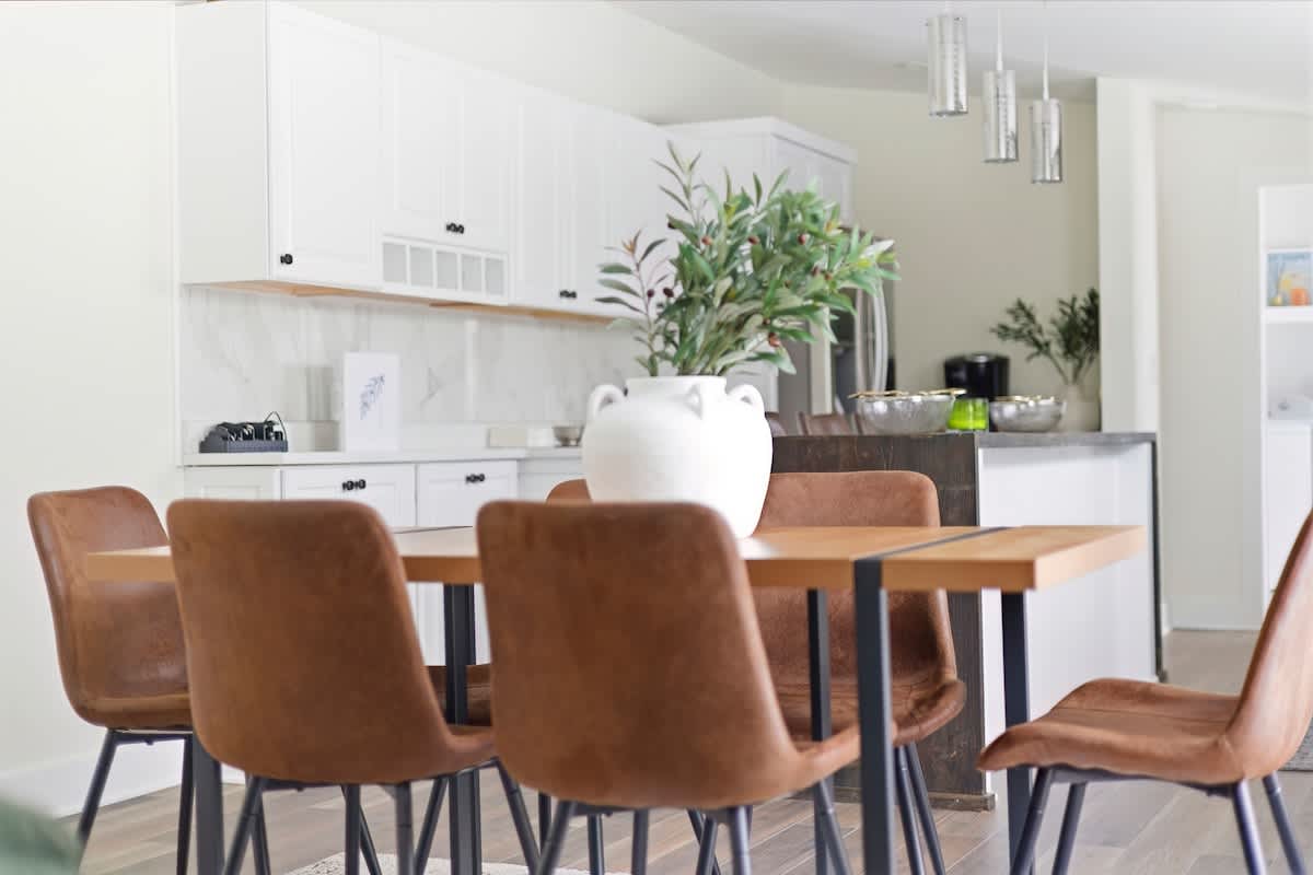 From the dining table, the kitchen and island stay fully in view