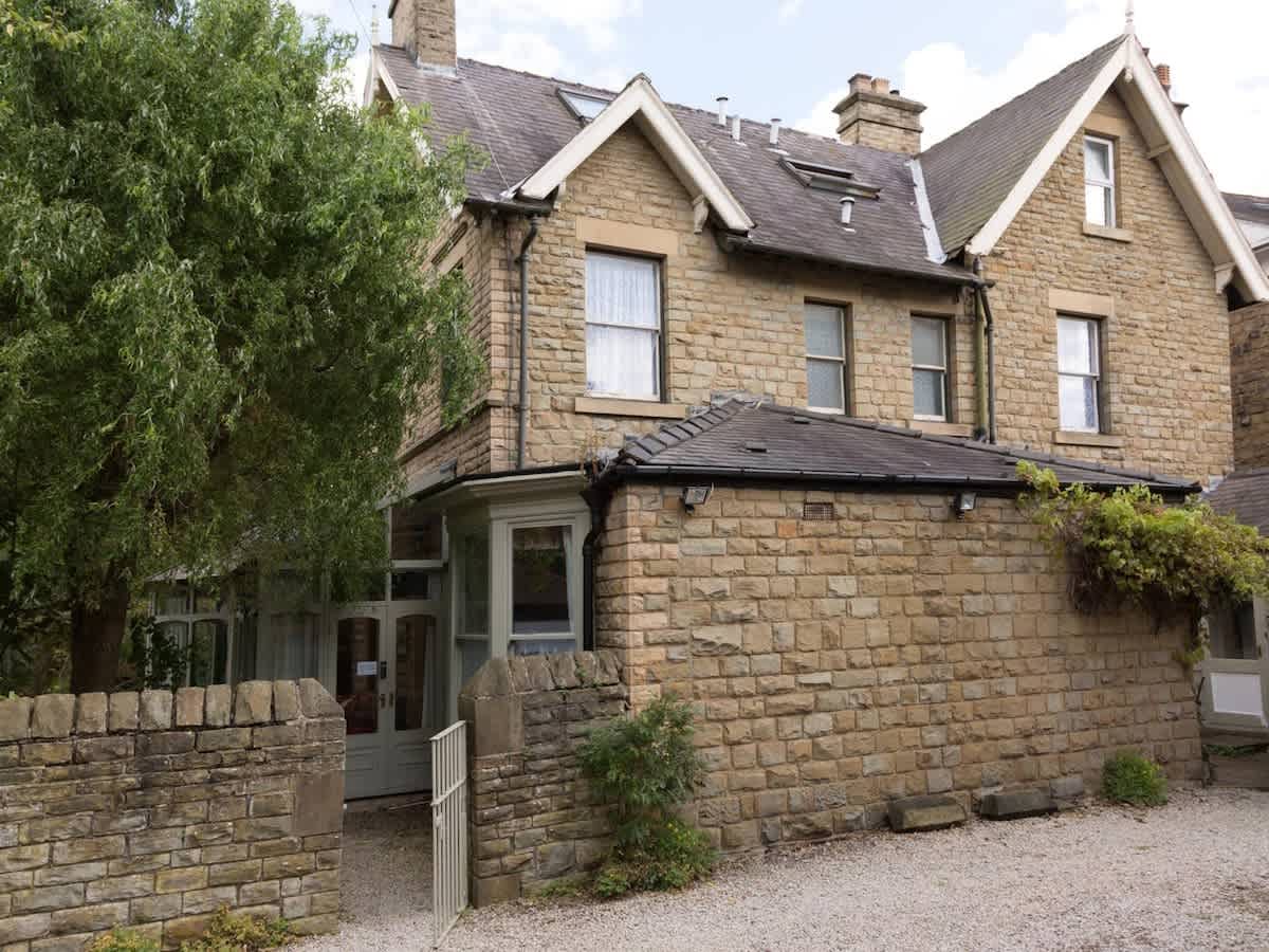 Spacious Double En-Suite with Bath & Parking