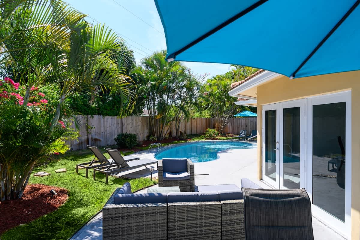 Stunning 4 Bedrooms House with Pool 6mins to Ocean