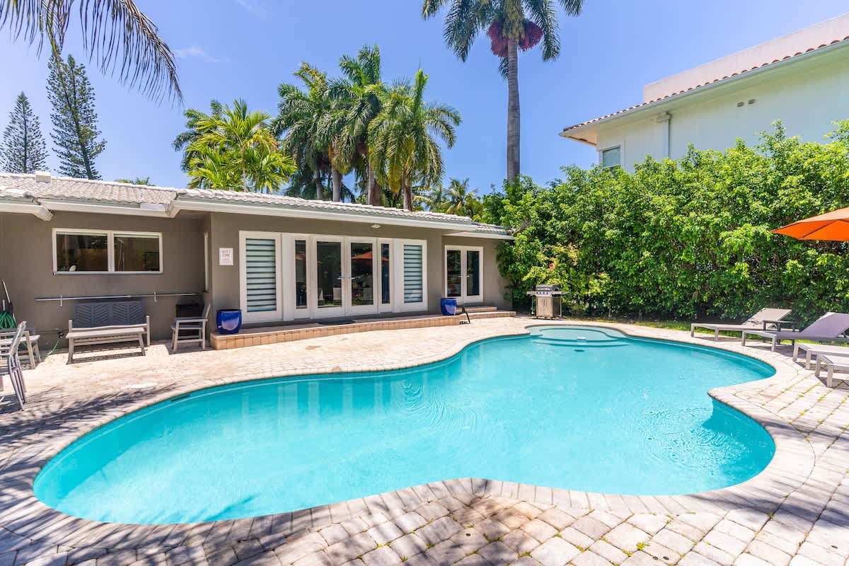 Luxury 3BRs Home 4mins to Ocean with Heated Pool