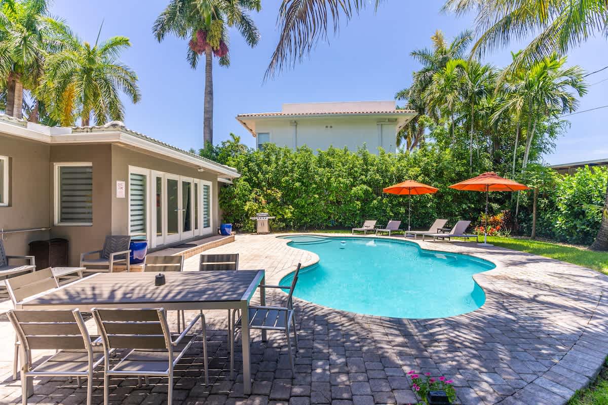 Luxury 3BRs Home 4mins to Ocean with Heated Pool