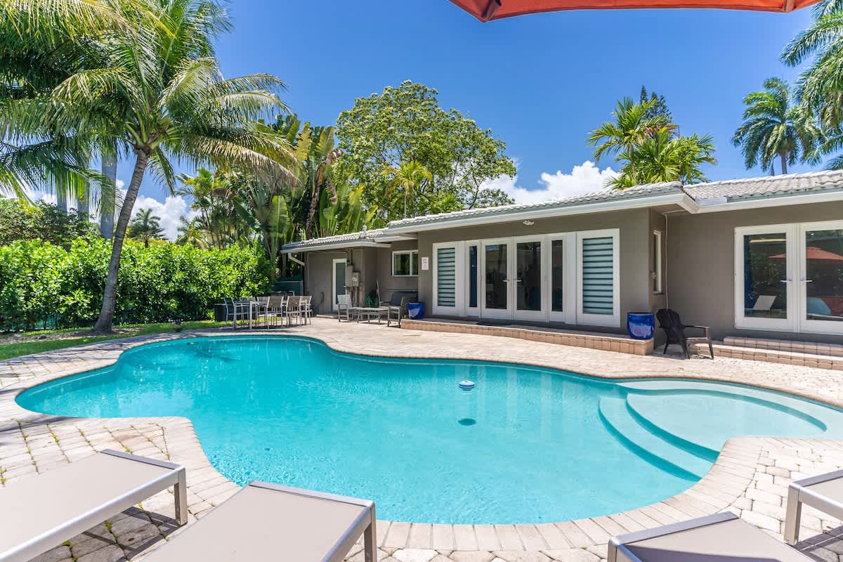 Luxury 3BRs Home 4mins to Ocean with Heated Pool