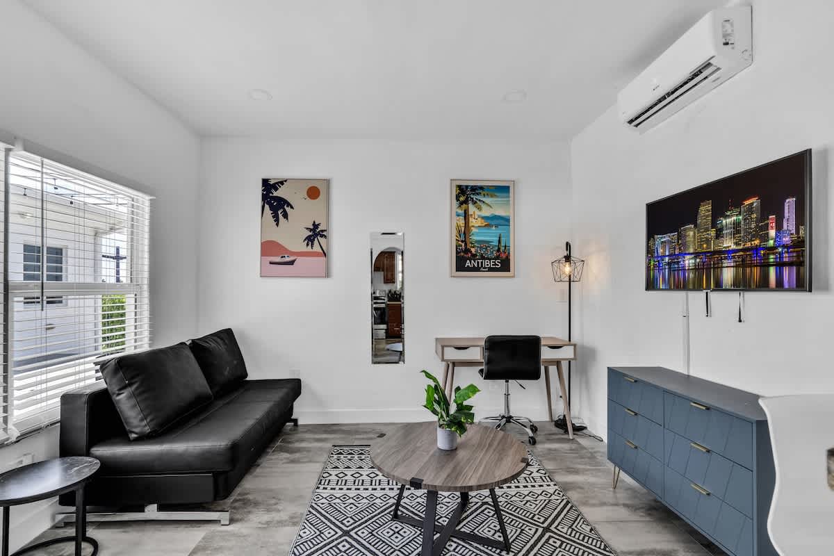 Lovely 1 BR Walking Distance To Ocean - Suite 10