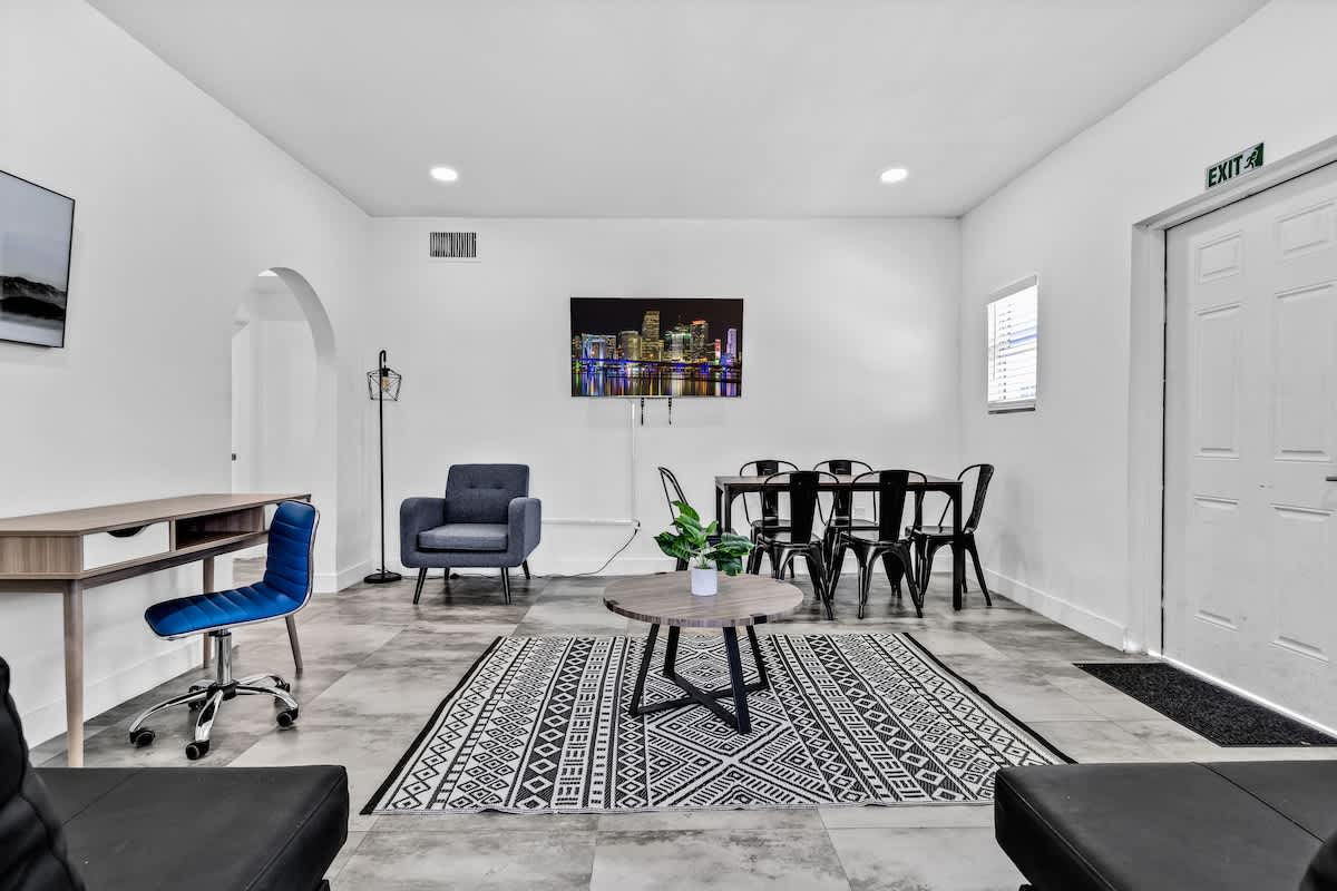 Lovely 1 BR Walking Distance To Ocean - Suite 11