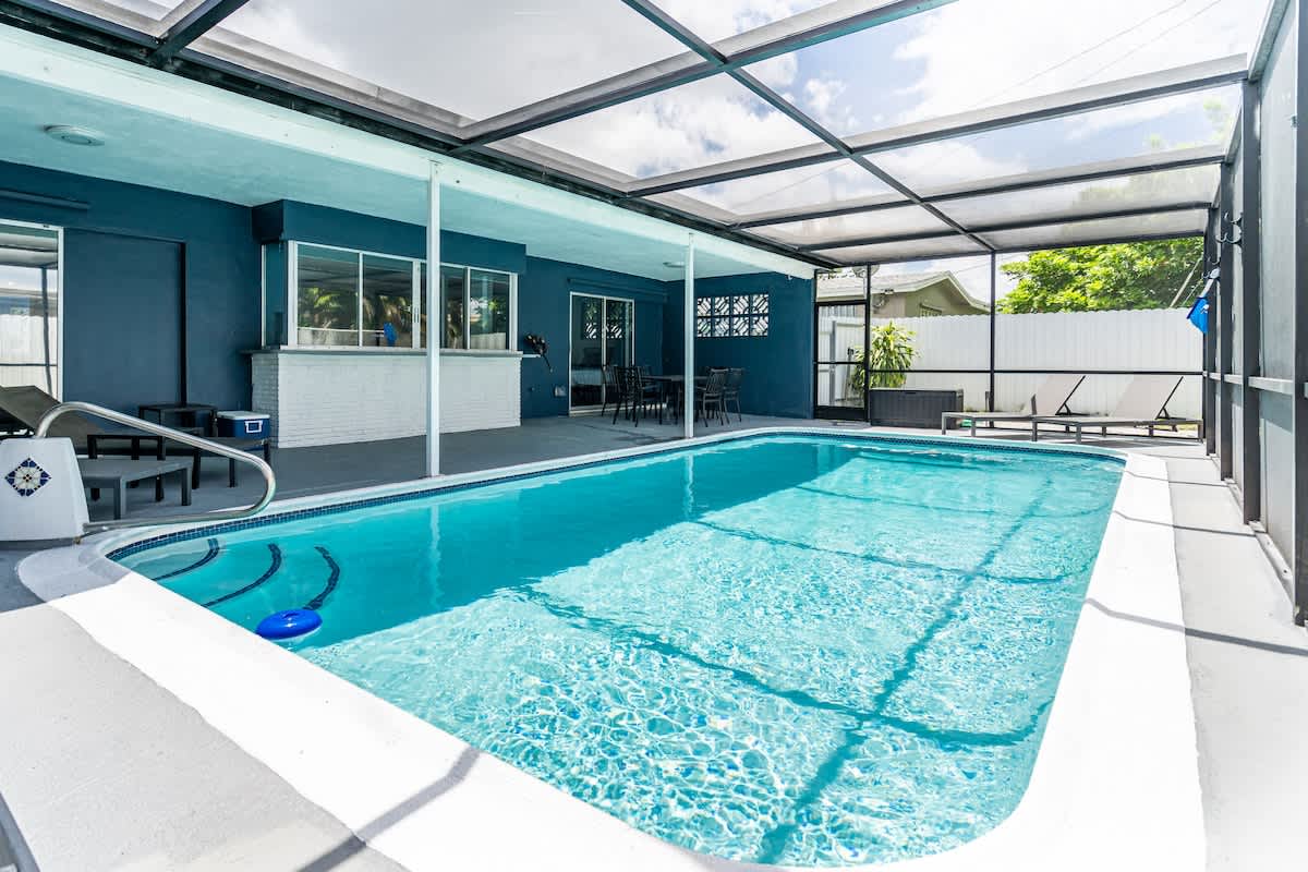 4BR Getaway + Pool + Game Room, 18-mins to Ocean