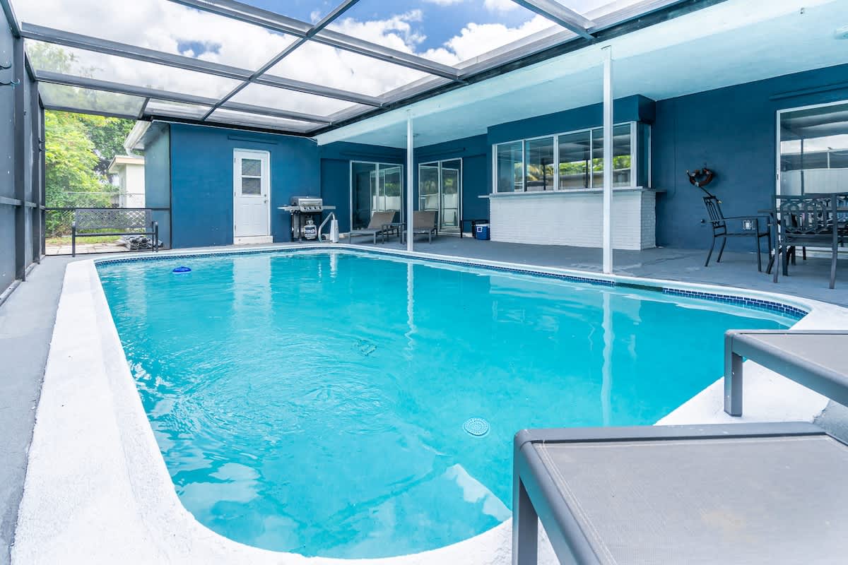 4BR Getaway + Pool + Game Room, 18-mins to Ocean