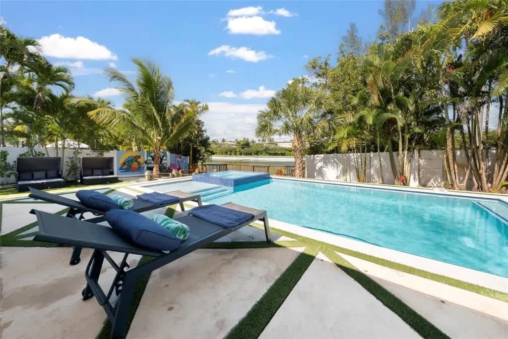 4BR Lakefront Heated Pool -Jacuzzi -Basket -Sauna
