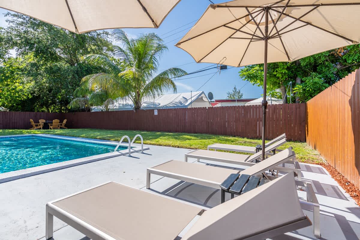 Bright 3BR Home Private Pool, 18 mins to Ocean