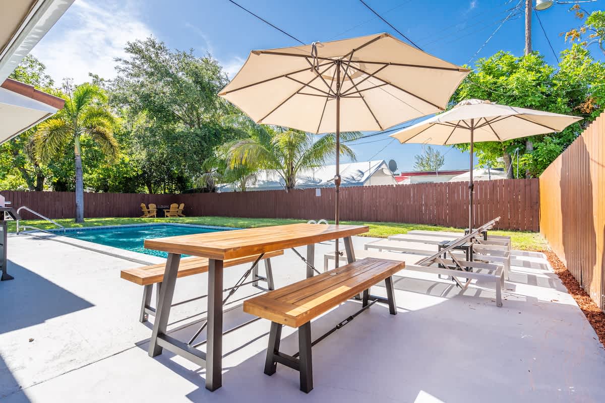 Bright 3BR Home Private Pool, 18 mins to Ocean