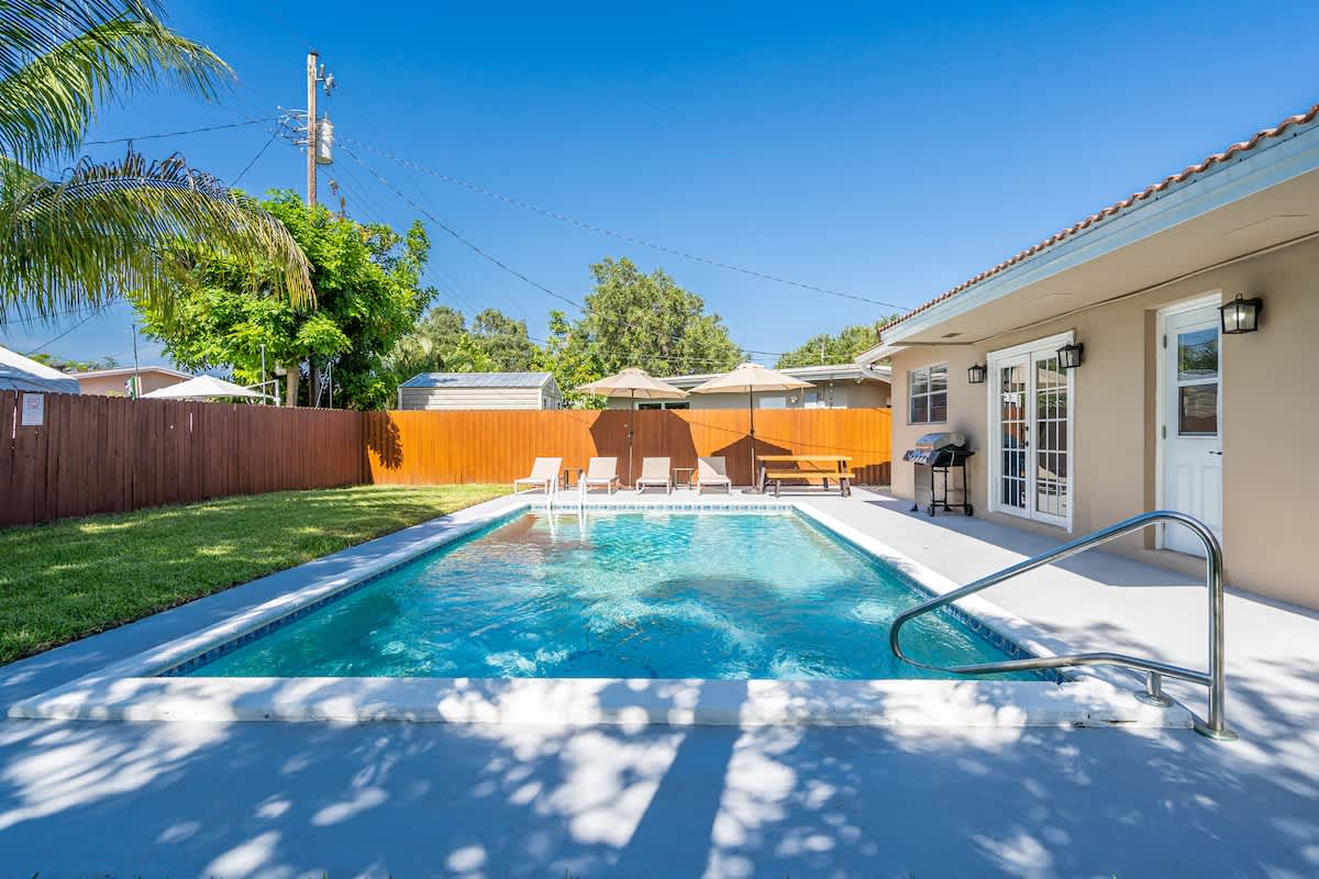 Bright 3BR Home Private Pool, 18 mins to Ocean