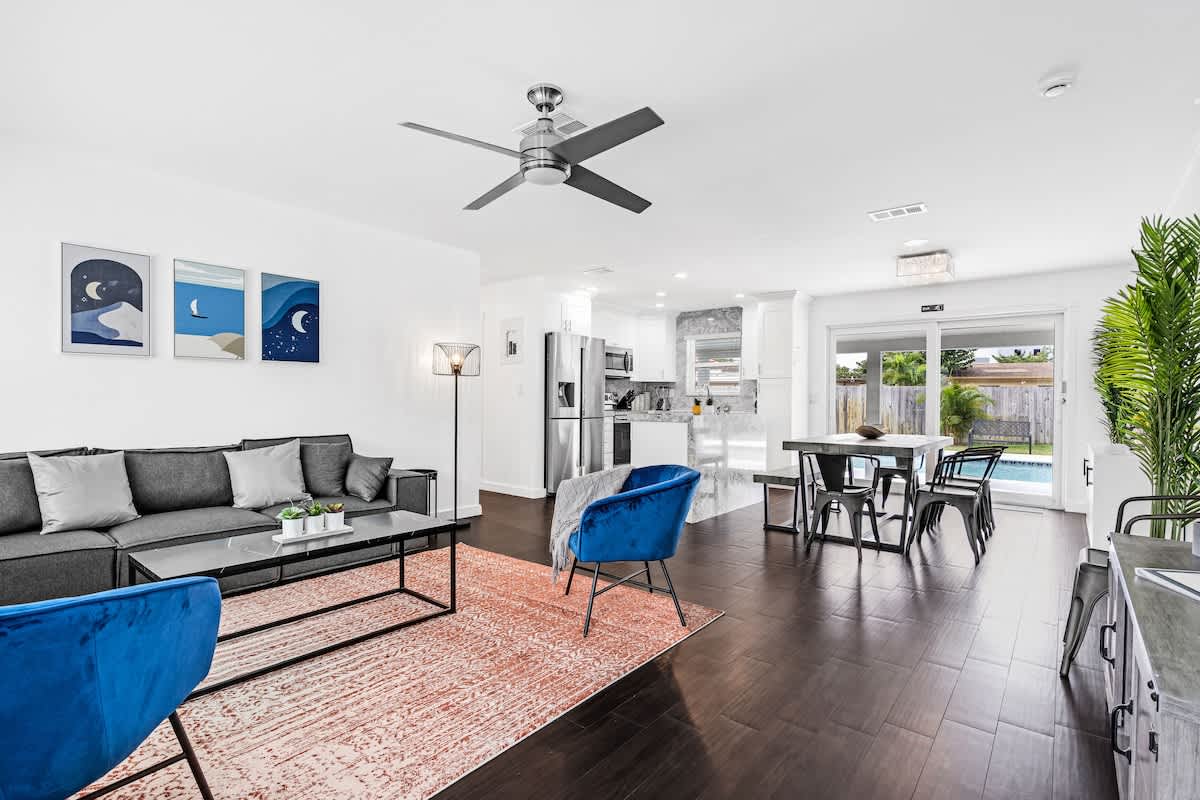Spacious 5 BR with Large Pool, 13 min to the Ocean