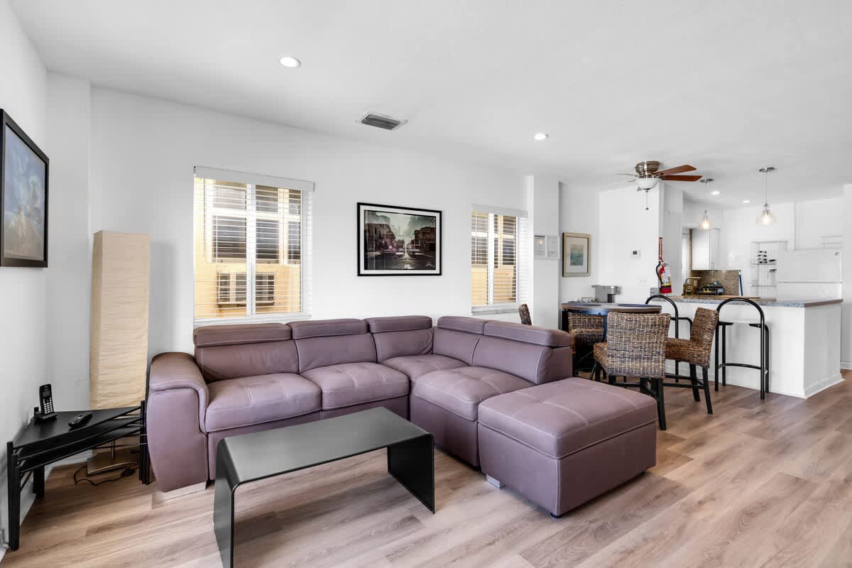 BeachFront 1 BR with Ocean View, Pool and Parking