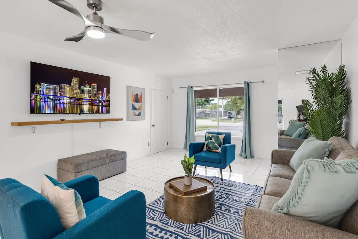 Stunning 4BR Oasis with Pool, 14 mins to Ocean