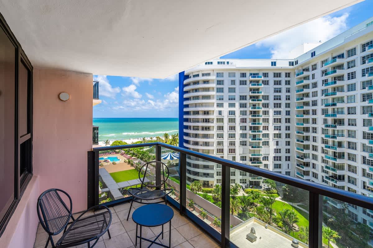 2 Bedrooms Unit OceanFront Resort The Alexander - Foto 1