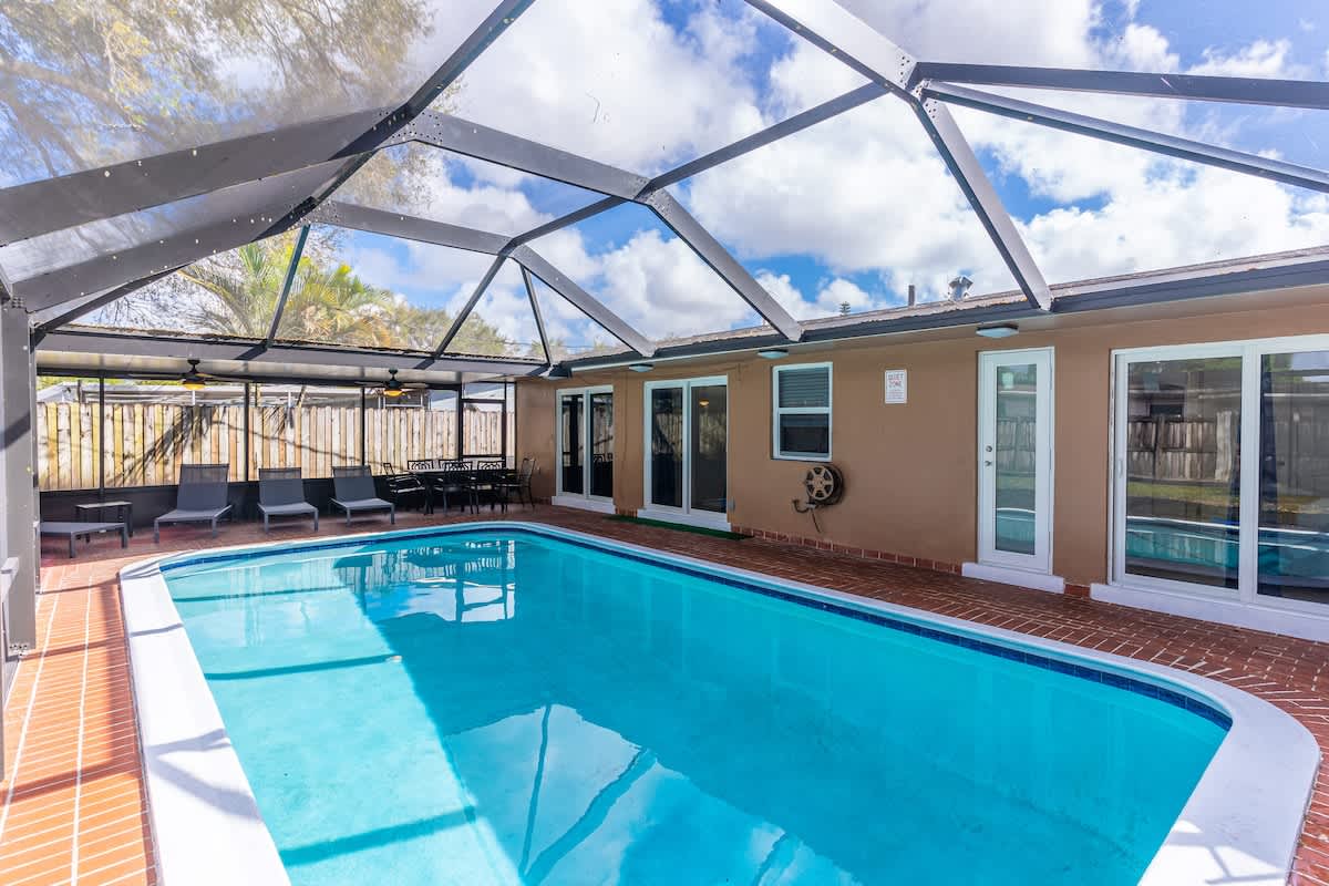 Cheerful 4 Bedrooms house with Pool and Game Room
