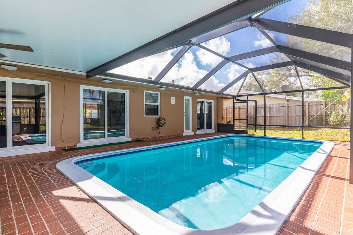 Cheerful 4 Bedrooms house with Pool and Game Room
