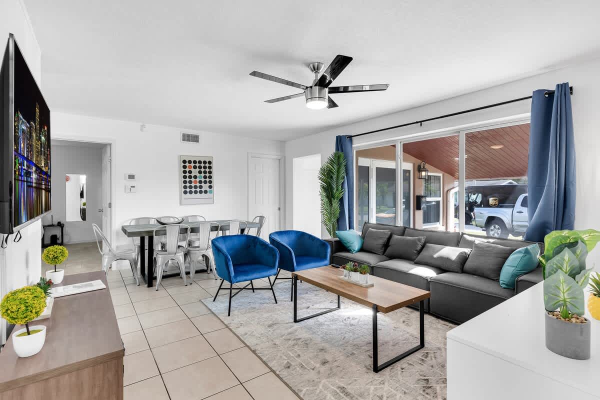 Cheerful 4 Bedrooms house with Pool and Game Room