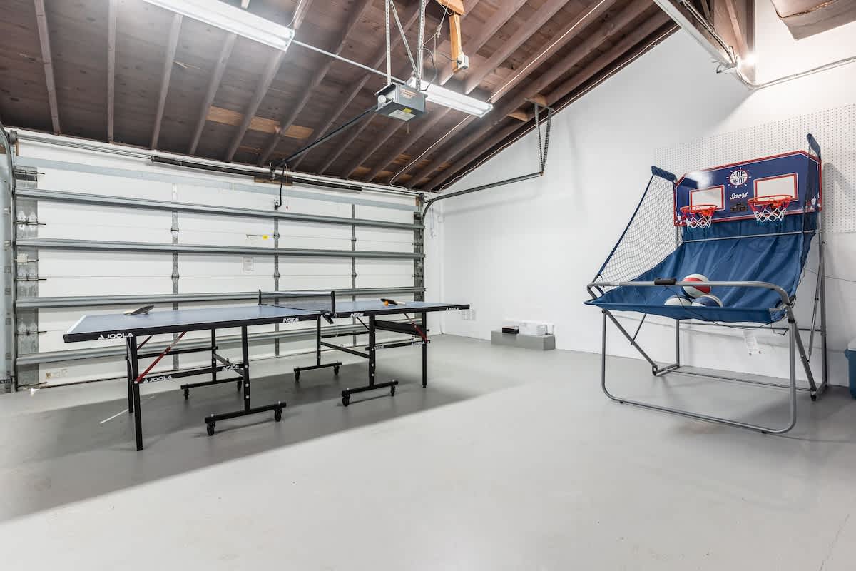 Villa Aura Heated Pool 4 Bedrooms 6 mins to Ocean