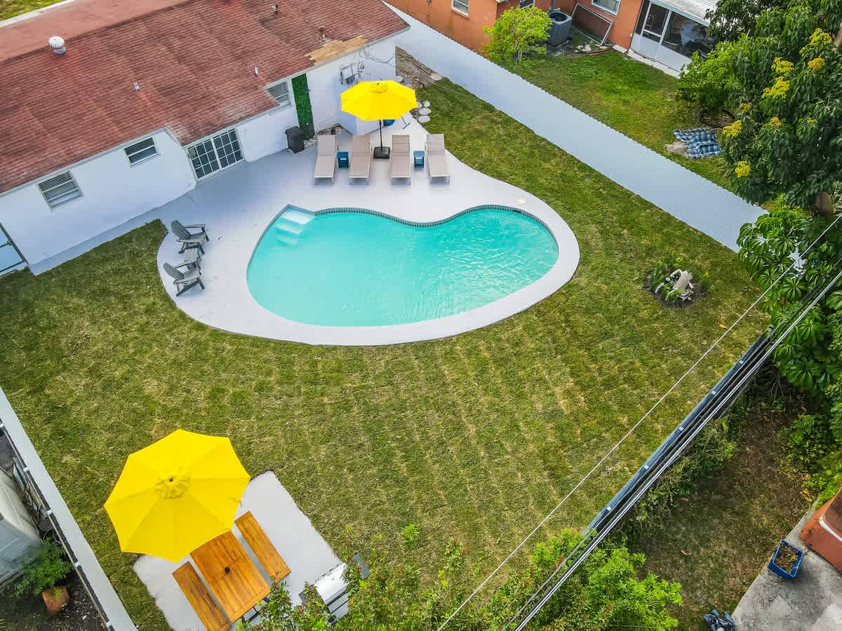 Modern Home 3Bedrooms with Pool, 18 mins to Ocean