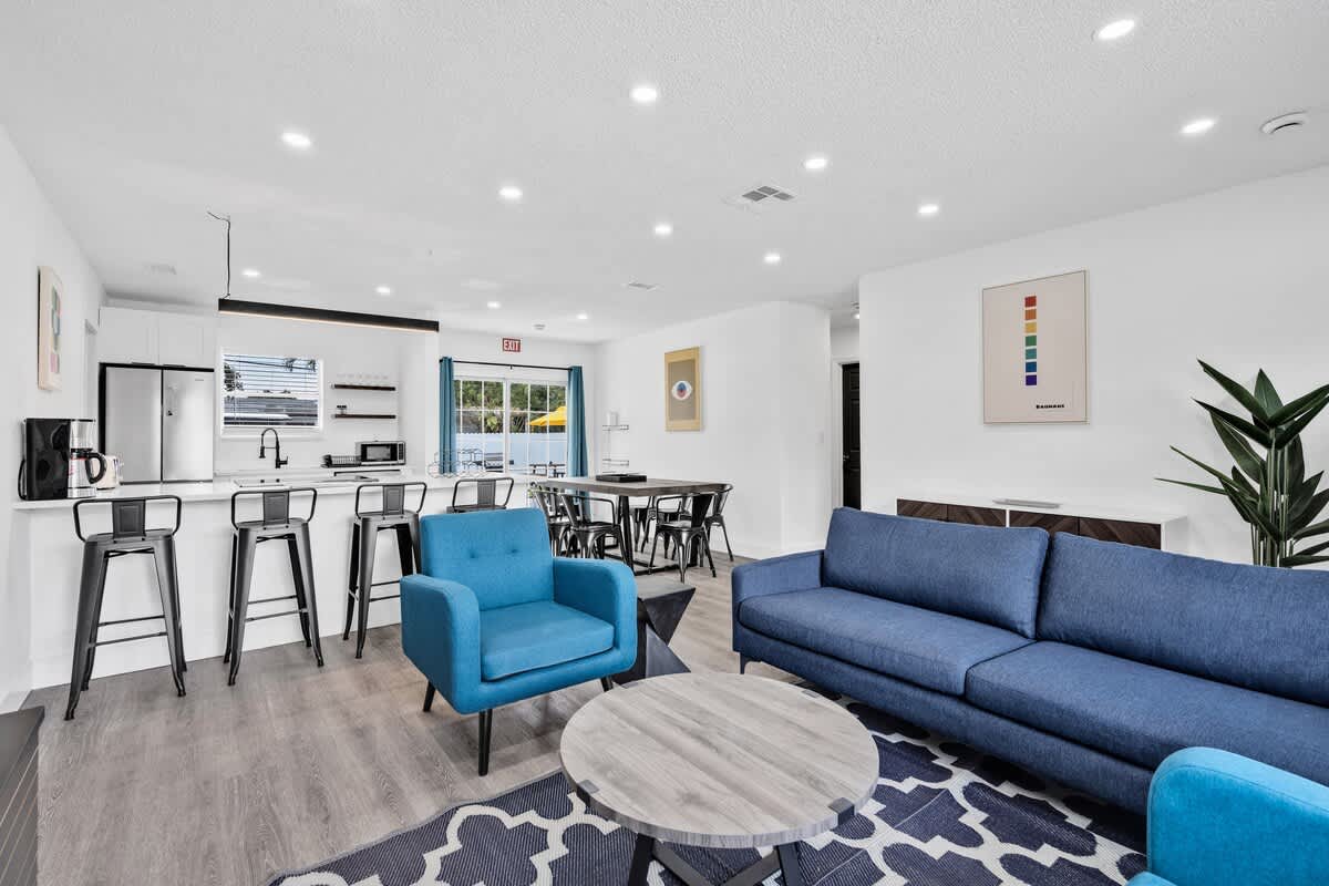 Modern Home 3Bedrooms with Pool, 18 mins to Ocean