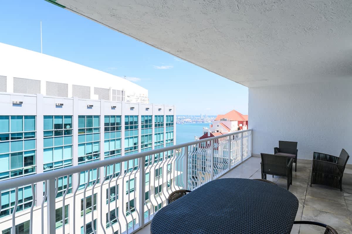 Spacious Penthouse in Brickell 3 BR, Free Parking