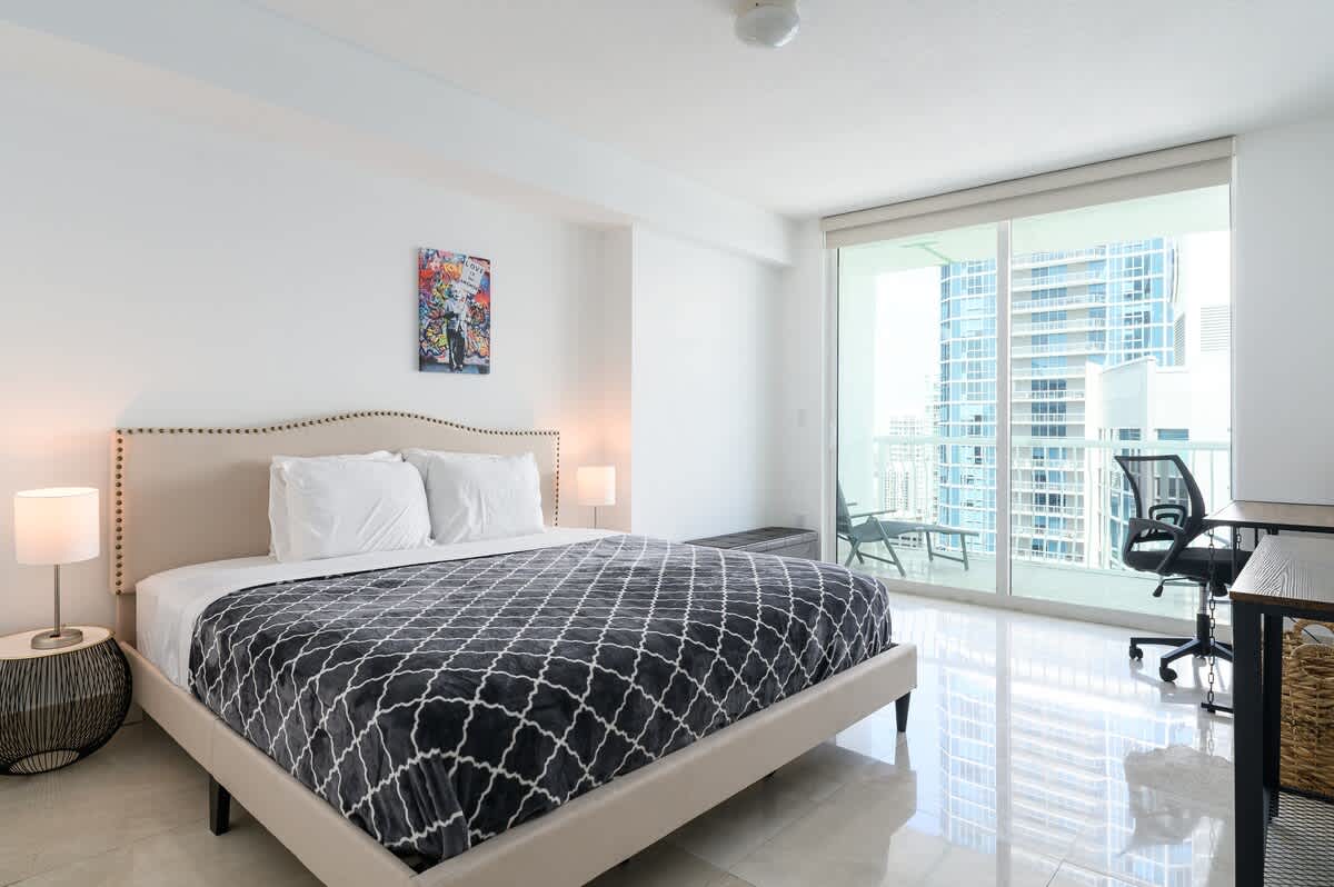 Spacious Penthouse in Brickell 3 BR, Free Parking