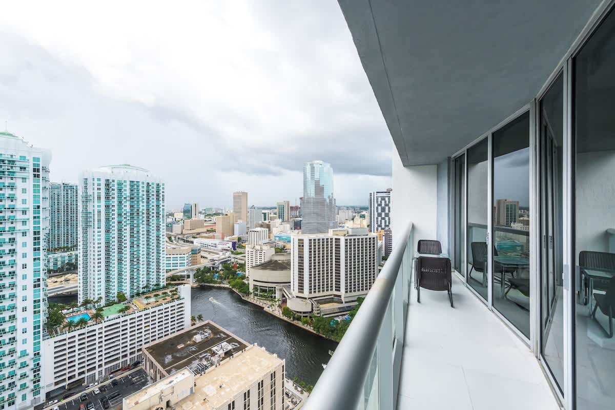 Waterfront Spacious Luxury 1 Bedroom IconBrickell