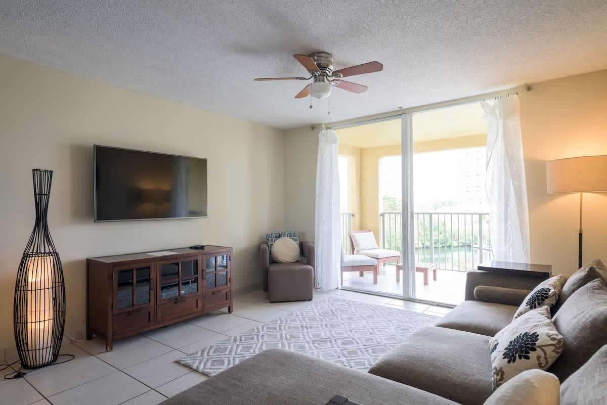 Spacious 2 bedrooms with Water Views