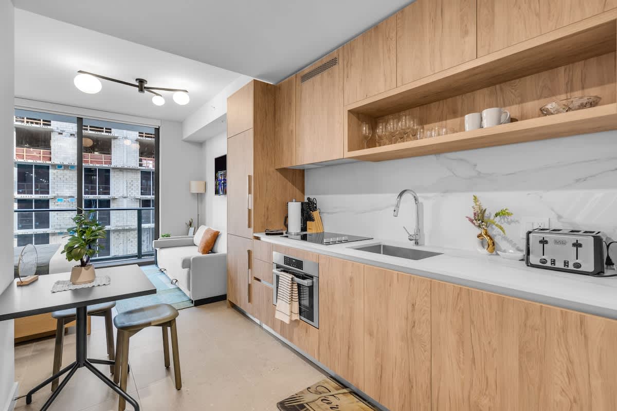 The Crosby Luxury Studio w Balcony & Rooftop Pool