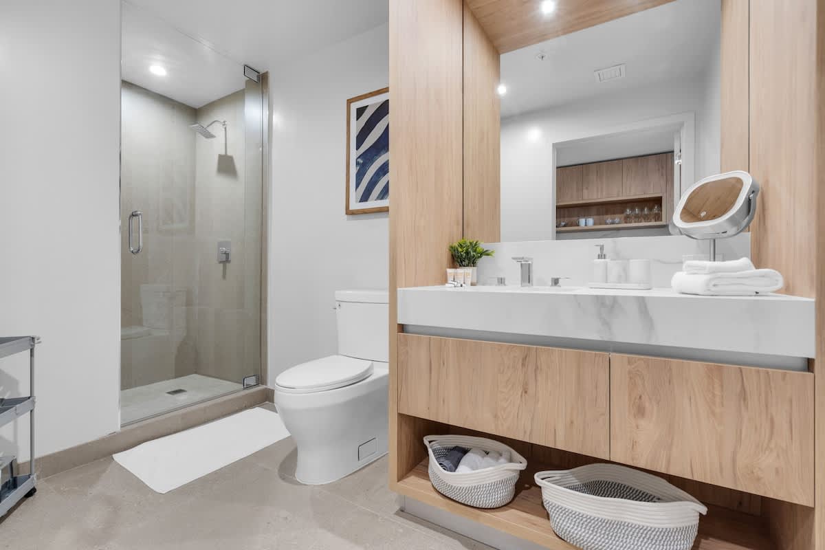 The Crosby Luxury Studio w Balcony & Rooftop Pool
