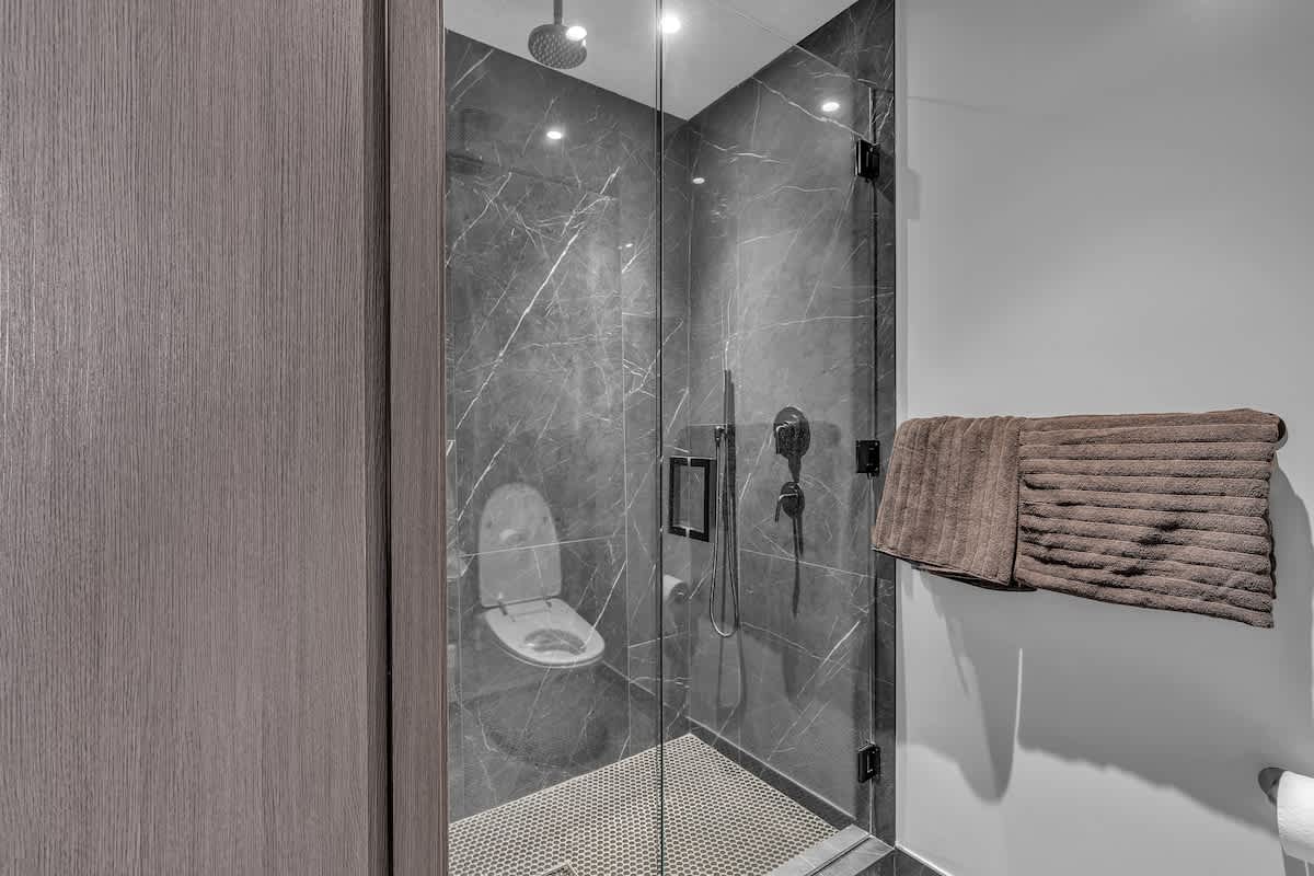 E11 Residences | Studio Rooftop Pool & Free Valet