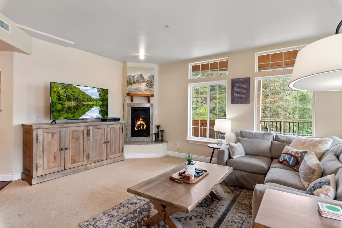 Exclusive riverfront, 2BR, 5 guests, BBQ deck | Photo 2
