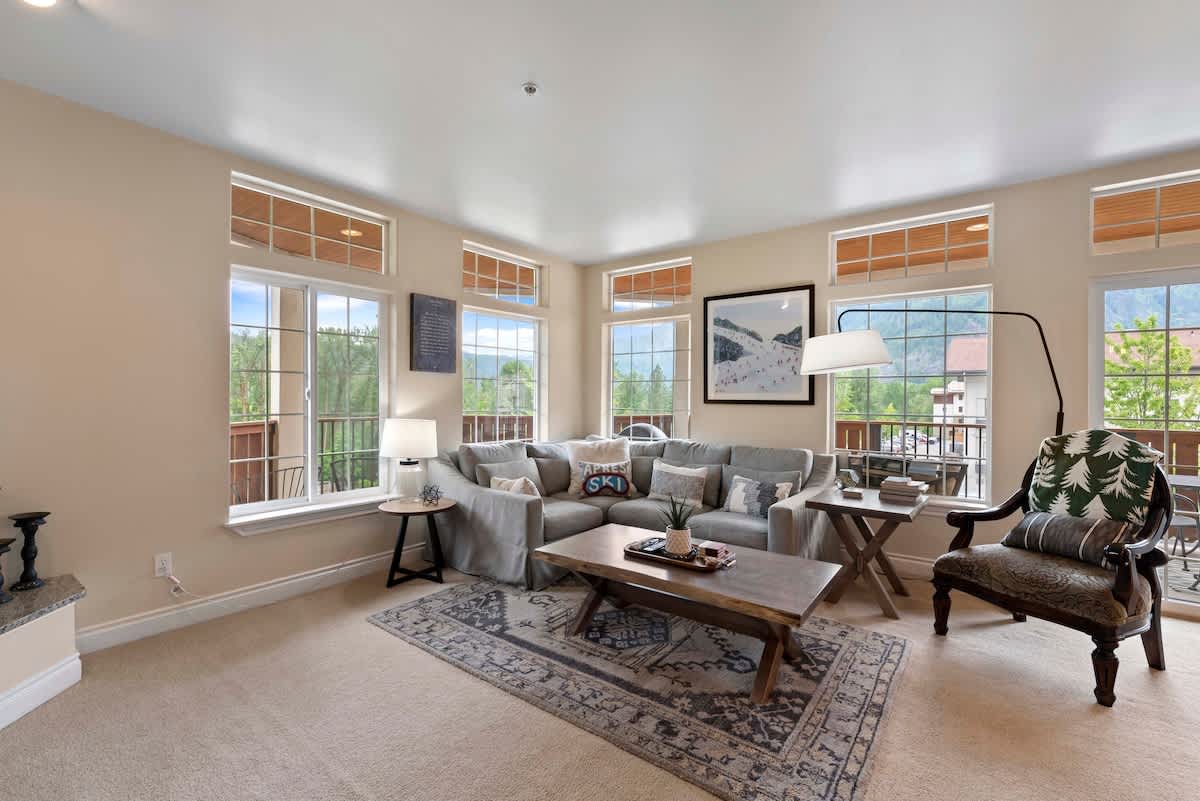 Exclusive riverfront, 2BR, 5 guests, BBQ deck | Photo 3