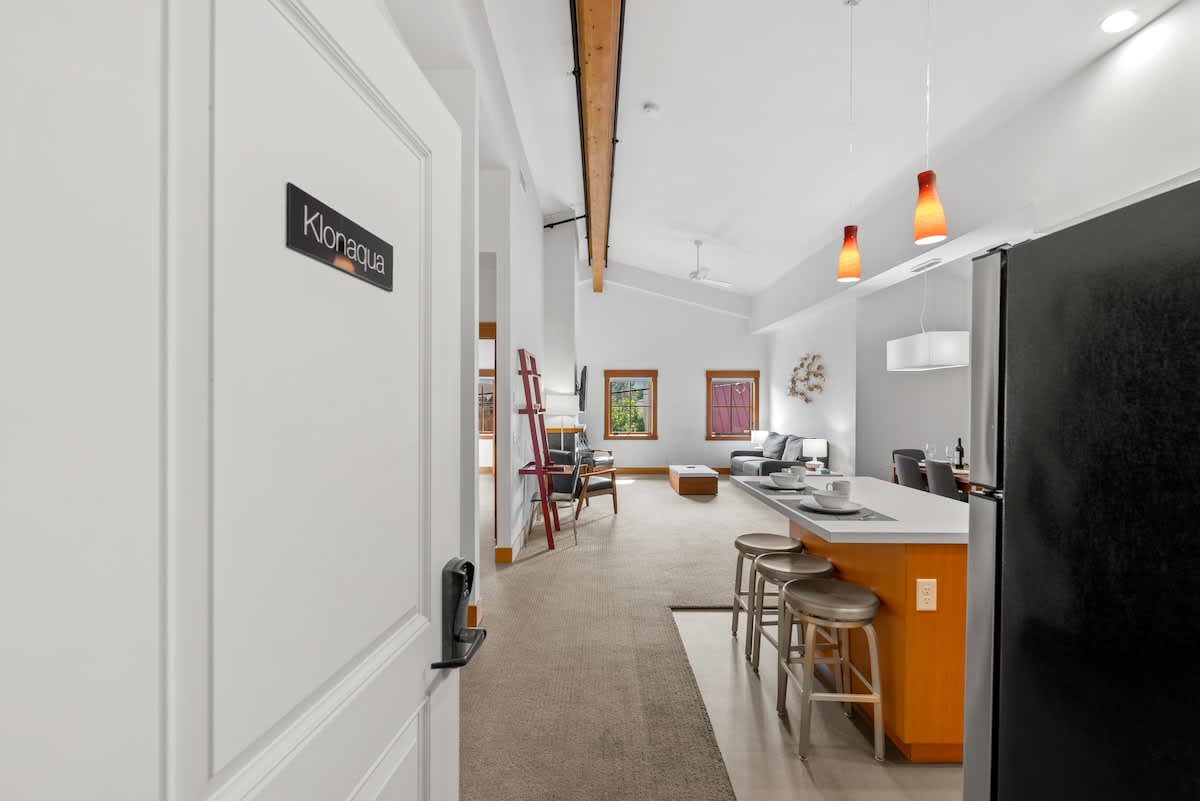 Steps to Festhalle, cozy fireplace & sleeps 6 | Photo 2