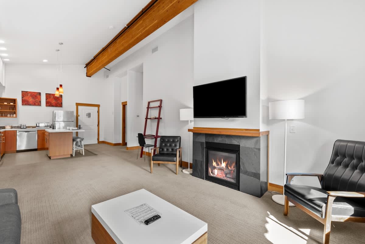 Steps to Festhalle, cozy fireplace & sleeps 6 | Photo 3